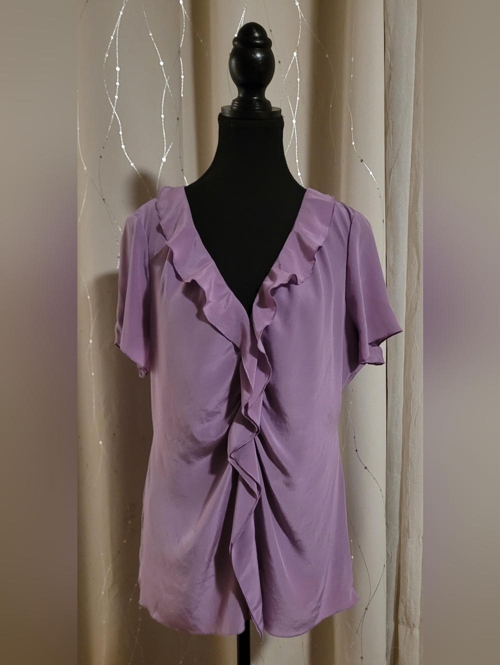 ​T TAHARI V-Neck Ruffle Blouse 100% Silk Lavender Size M